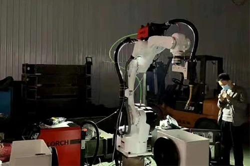 Fulzh Robot med ny svejsestrømkilde fra Tyskland